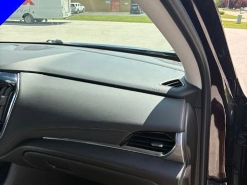 Used 2021 Chevrolet Traverse LT FWD image 31