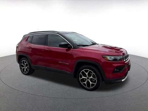 Used 2025 Jeep Compass Limited AWD/4WD image 2