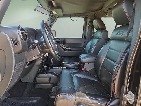 Used 2012 Jeep Wrangler Unlimited Sahara AWD/4WD image 13