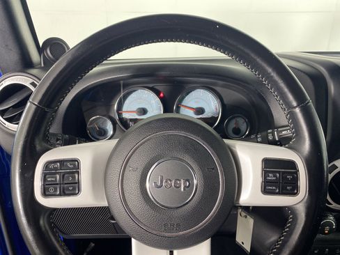Used 2014 Jeep Wrangler Unlimited Sahara AWD/4WD image 20