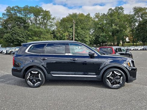 Used 2023 Kia Telluride S image 8