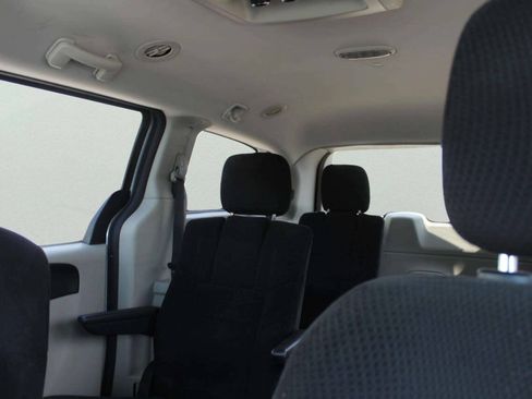 Used 2013 Dodge Grand Caravan SXT w/ Rear Park Assist Pkg FWD image 10