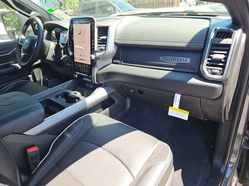 New 2026 RAM 2500 Laramie AWD/4WD image 17
