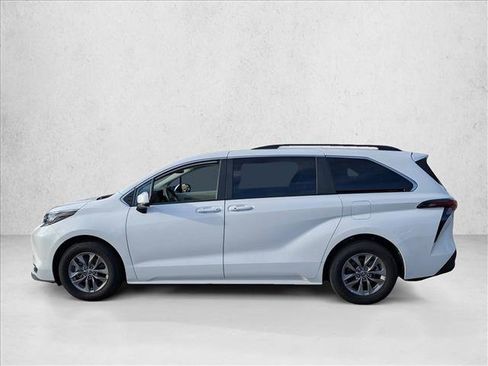 Certified 2023 Toyota Sienna LE image 8