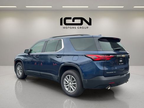 Used 2022 Chevrolet Traverse LT image 2