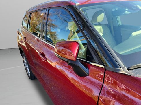 Used 2023 Toyota Highlander Limited image 25