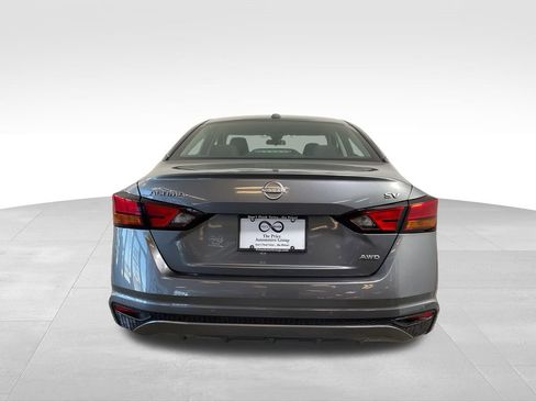 Used 2024 Nissan Altima 2.5 SV AWD/4WD image 8