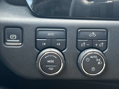 Used 2024 Chevrolet Silverado 1500 LT AWD/4WD image 23