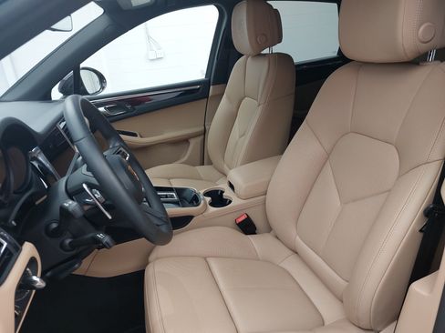 Certified 2026 Porsche Macan AWD/4WD image 5
