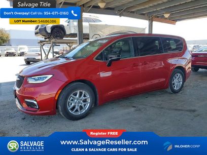 Used 2025 Chrysler Pacifica Select