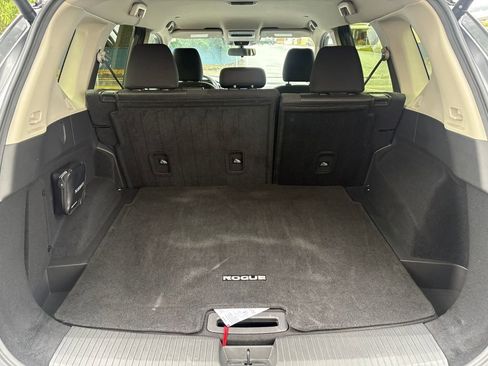 Certified 2024 Nissan Rogue SV image 33