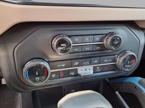 Used 2022 Ford Bronco Wildtrak AWD/4WD image 9