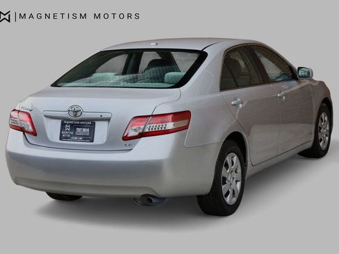 Used 2011 Toyota Camry LE image 7