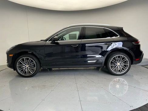 Certified 2025 Porsche Macan image 2