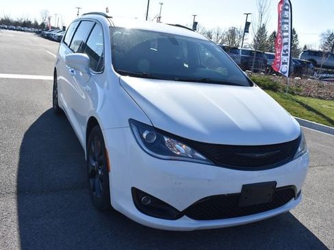 Used 2019 Chrysler Pacifica Touring Plus w/ S Appearance Package image 9