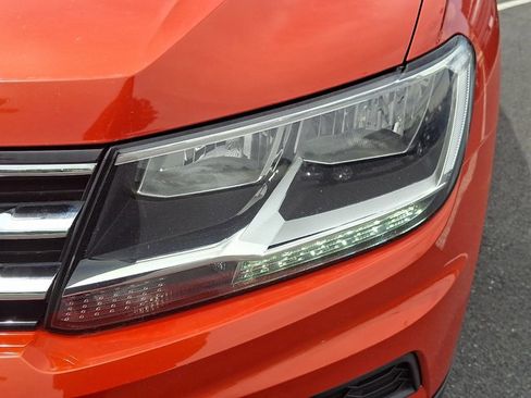 Used 2018 Volkswagen Tiguan SE w/ 18" Alloy Wheels Package FWD image 9