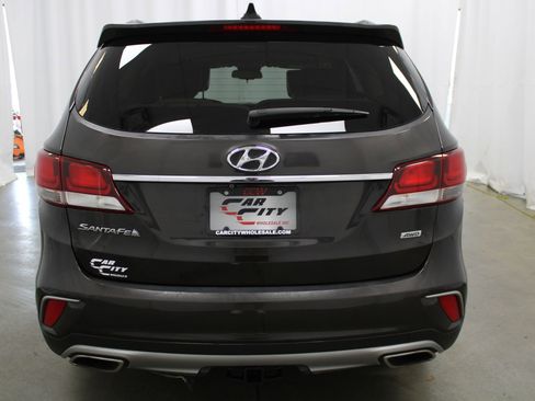 Used 2017 Hyundai Santa Fe SE image 6