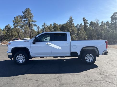 Used 2021 Chevrolet Silverado 2500 LT w/ Z71 Off-Road Package image 7
