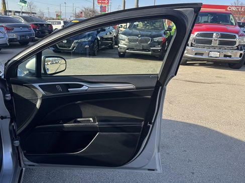 Used 2018 Ford Fusion SE w/ Fusion SE Technology Package image 26