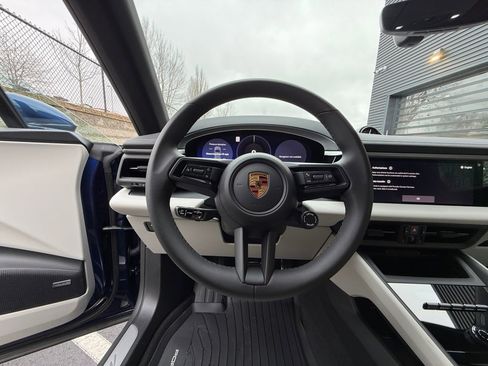 New 2025 Porsche Macan 4S Electric image 15