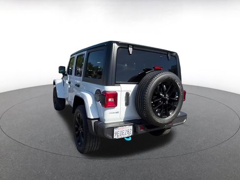 Used 2023 Jeep Wrangler Unlimited Sahara AWD/4WD image 12