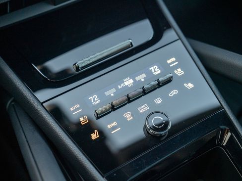 Used 2025 Porsche Cayenne image 18