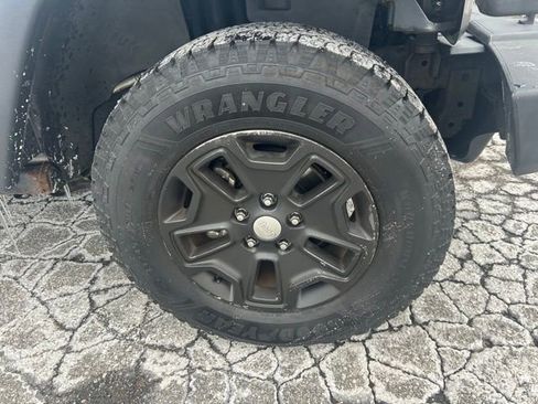 Used 2013 Jeep Wrangler Unlimited Rubicon w/ Dual Top Group image 2