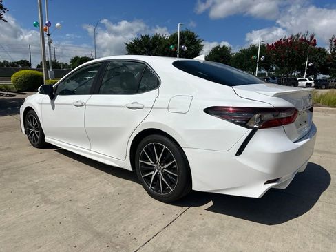 Used 2024 Toyota Camry SE FWD image 19