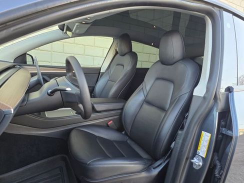 Used 2022 Tesla Model Y Performance image 17