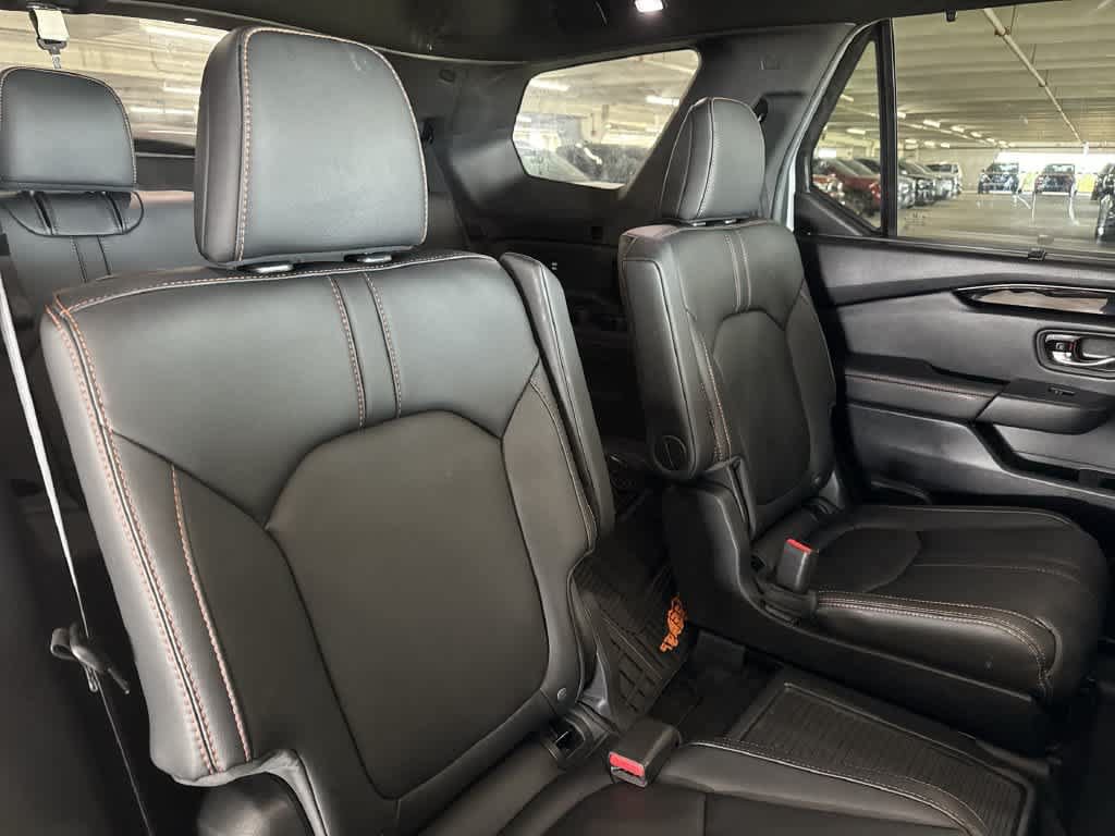Used 2025 Honda Pilot TrailSport image 25