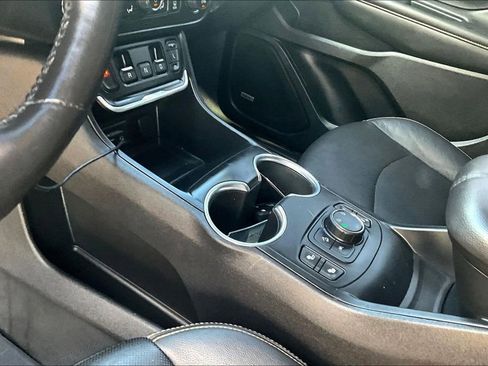 Used 2020 GMC Terrain SLT w/ Preferred Package image 17