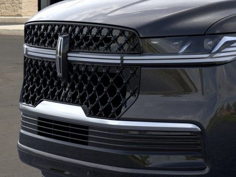 New 2026 Lincoln Navigator Reserve w/ Jet Appearance Package AWD/4WD image 17