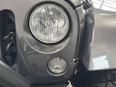 Used 2016 Jeep Wrangler Unlimited Rubicon w/ Connectivity Group image 10