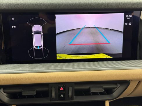 Used 2024 Porsche Cayenne w/ Sport Chrono Package image 31