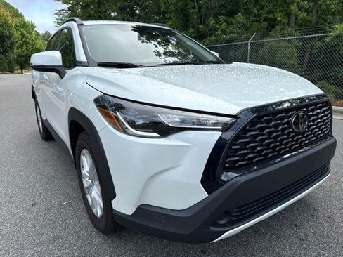 Used 2022 Toyota Corolla Cross LE FWD image 3