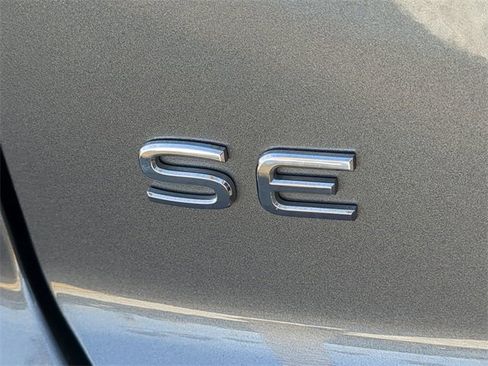 Certified 2024 Volkswagen Atlas Cross Sport SE image 11