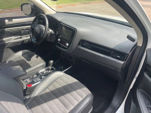 Used 2020 Mitsubishi Outlander LE image 14