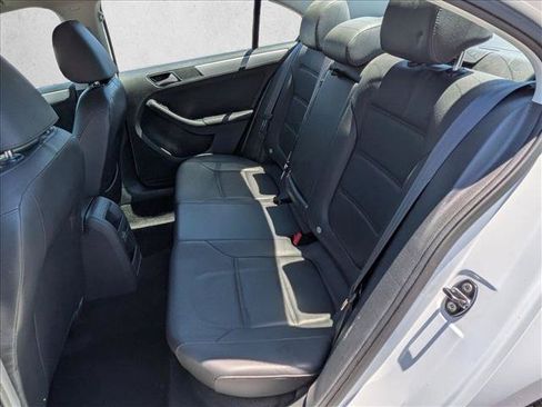 Used 2014 Volkswagen Jetta SE FWD image 16
