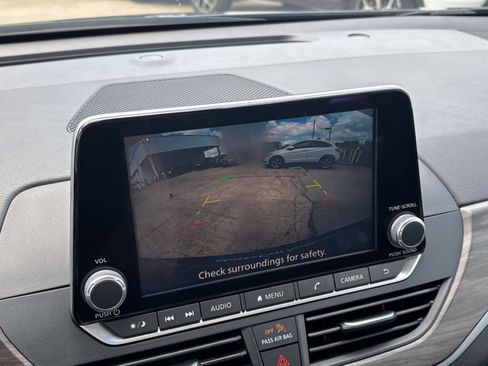 Used 2025 Nissan Altima 2.5 SV FWD image 23