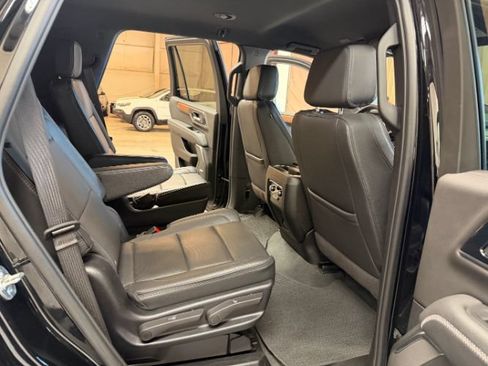 Used 2025 GMC Yukon Denali AWD/4WD image 32