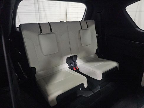 Used 2022 Lexus LX 600 4WD w/ Luxury Package image 4