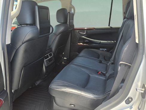 Used 2015 Lexus LX 570 4WD image 11