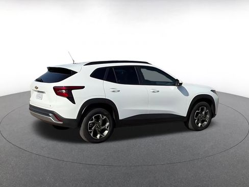 Used 2025 Chevrolet Trax LT w/ LT Convenience Package image 14