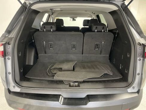 Used 2020 Chevrolet Traverse LT image 25