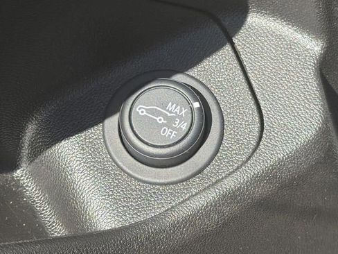 Used 2024 GMC Terrain SLE w/ Driver Convenience Package FWD image 32