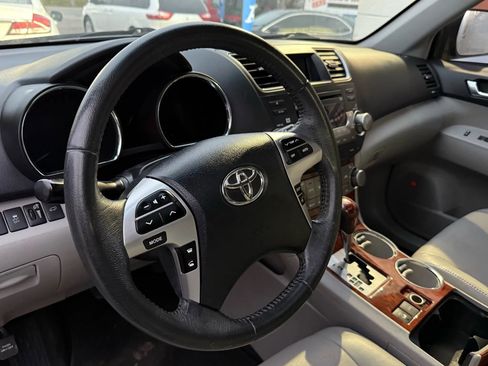 Used 2012 Toyota Highlander Limited image 12