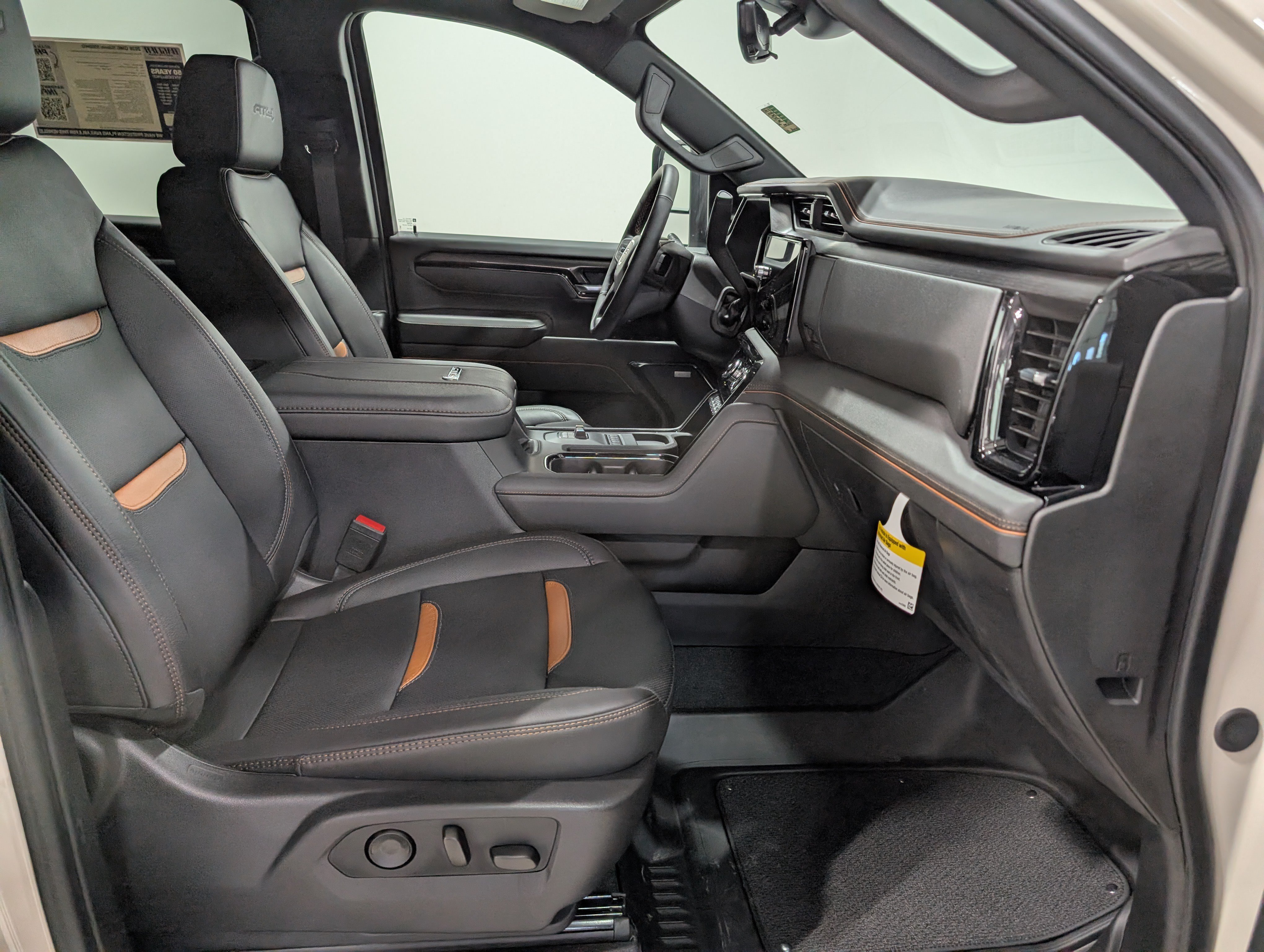 Used 2026 GMC Sierra 3500 AT4 w/ AT4 Premium Plus Package AWD/4WD image 21