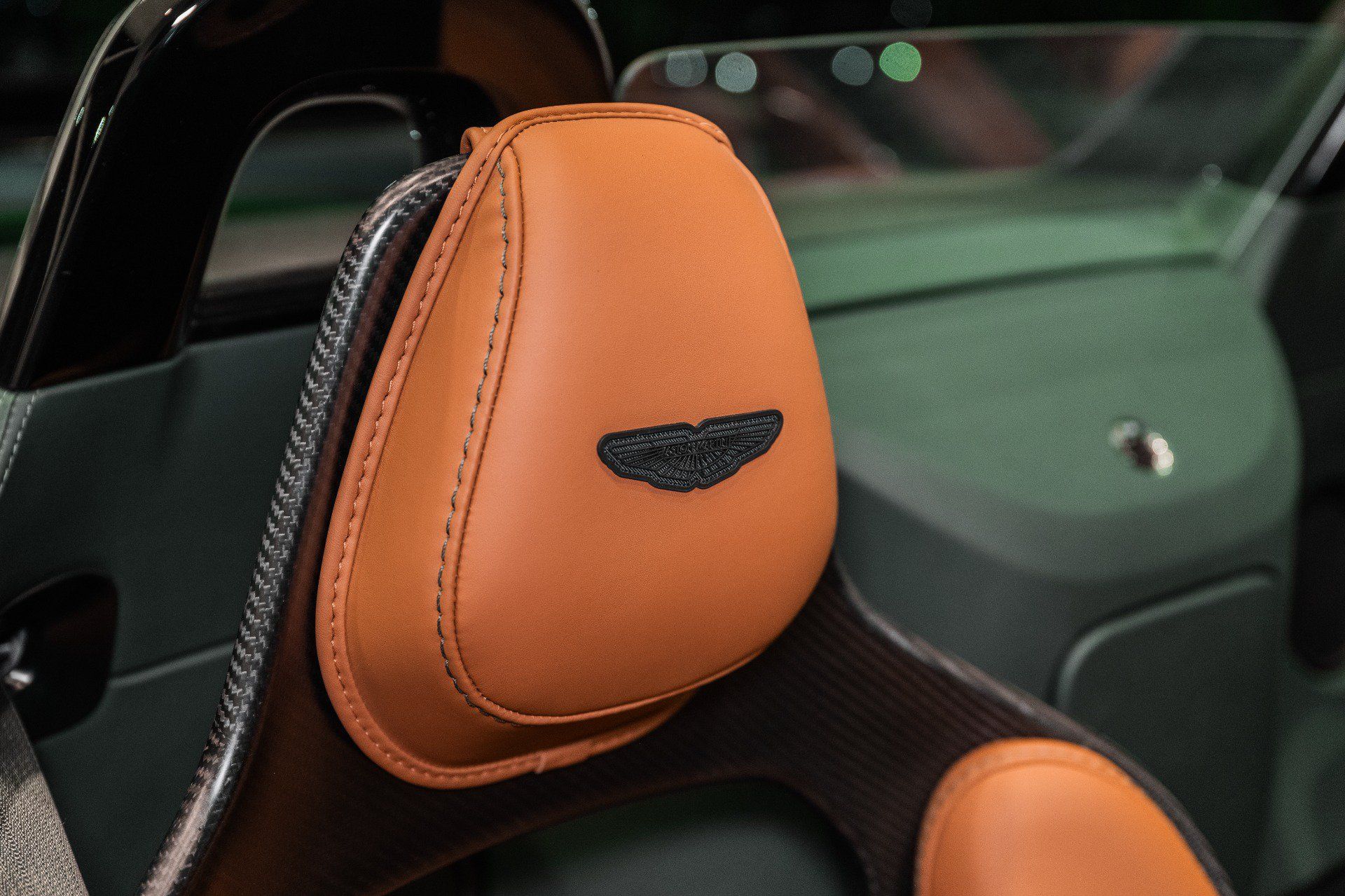 Used 2023 Aston Martin V12 Vantage Roadster RWD image 6