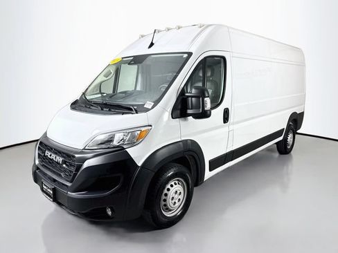 Used 2024 RAM ProMaster 2500 w/ Convenience Group FWD image 3