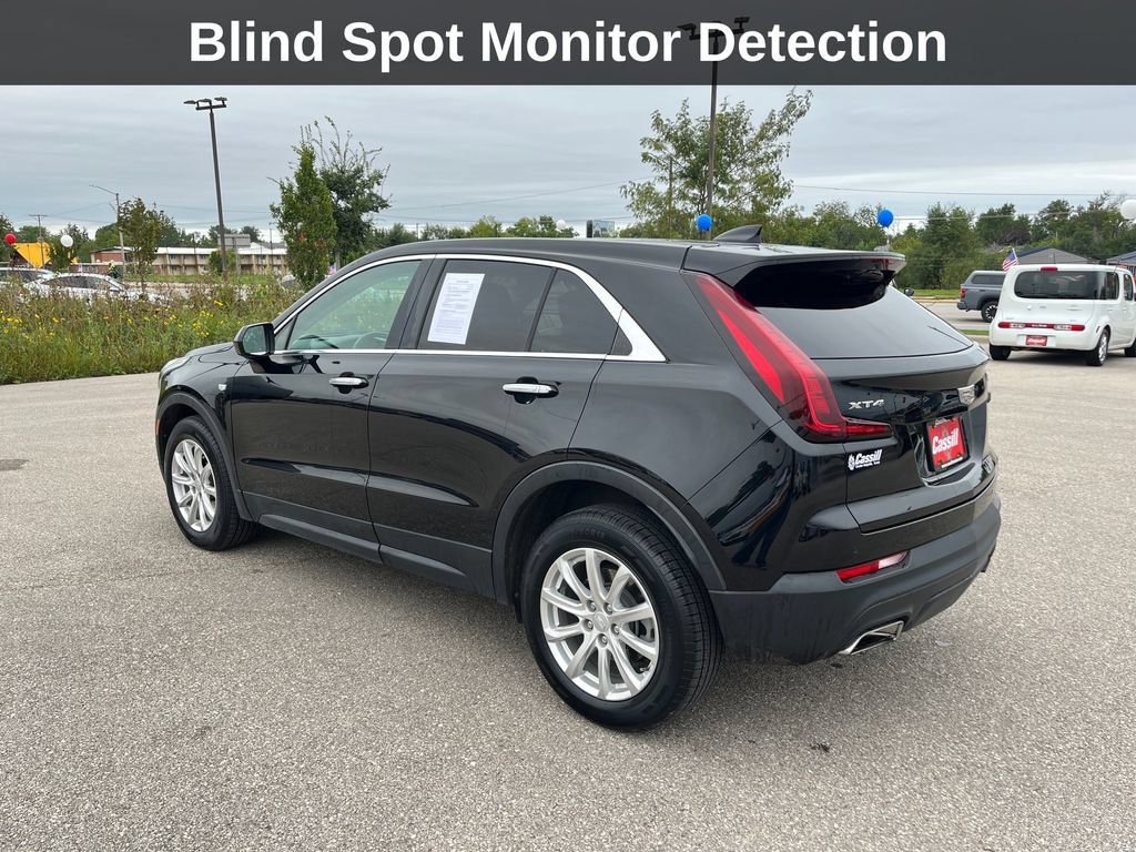 Used 2020 Cadillac XT4 Luxury w/ Cold Weather Package FWD image 3